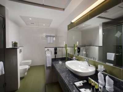 S Hotel Bahrain Sanabis Exterior photo