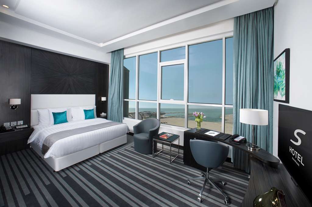 S Hotel Bahrain Sanabis Room photo