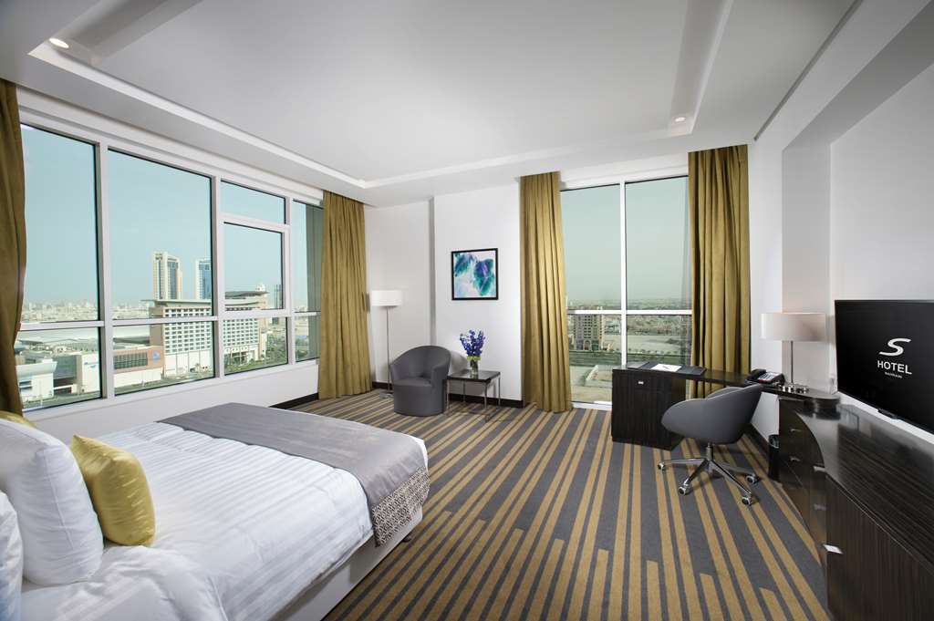 S Hotel Bahrain Sanabis Room photo