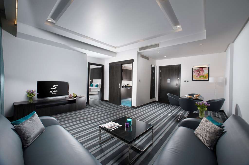 S Hotel Bahrain Sanabis Room photo